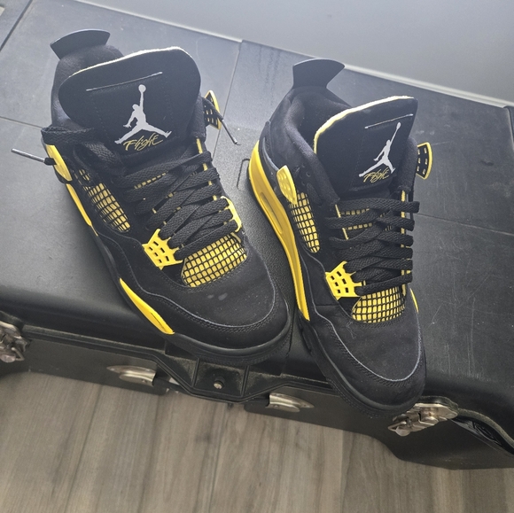 Air Jordan 4 Retro Thunder - Yellow/Black - Picture 4 of 5